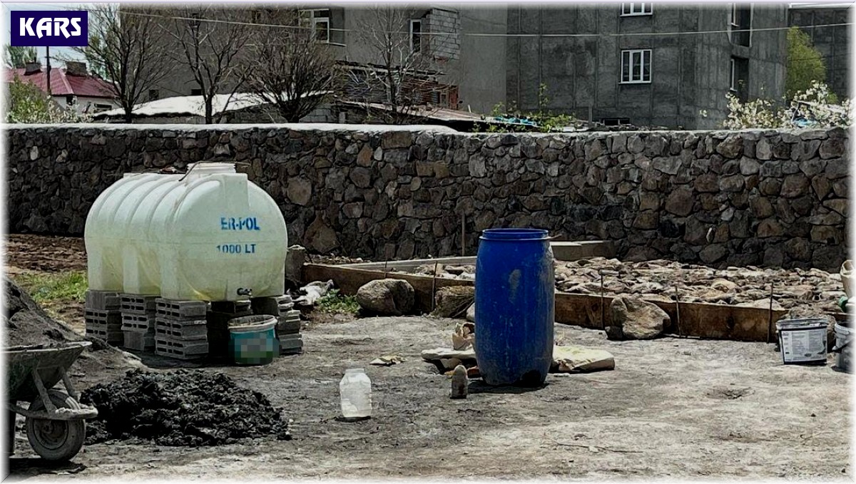 Kars'ta inşaat temelinden top mermisi çıktı