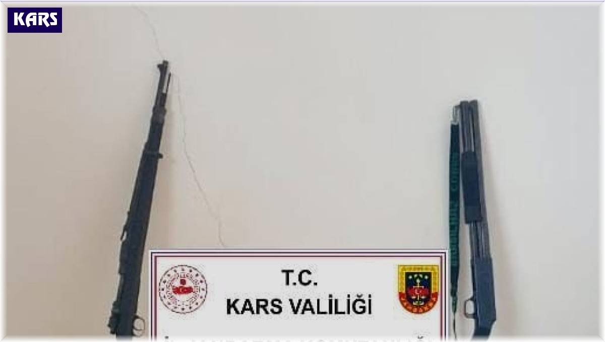 Kars'ta jandarma 2 tüfek, 4 tabanca ele geçirdi
