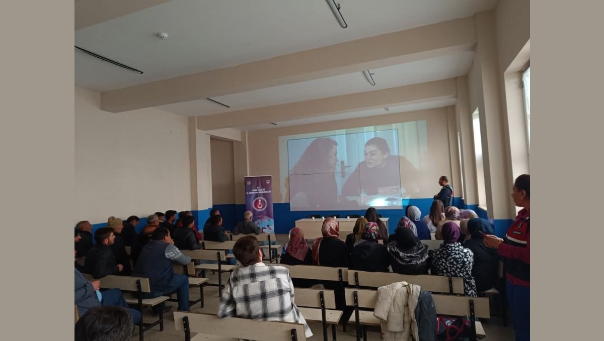 Kars'ta Jandarma'dan Anne Adaylarına "En İyi Narkotik Polisi Anne Eğitimi"