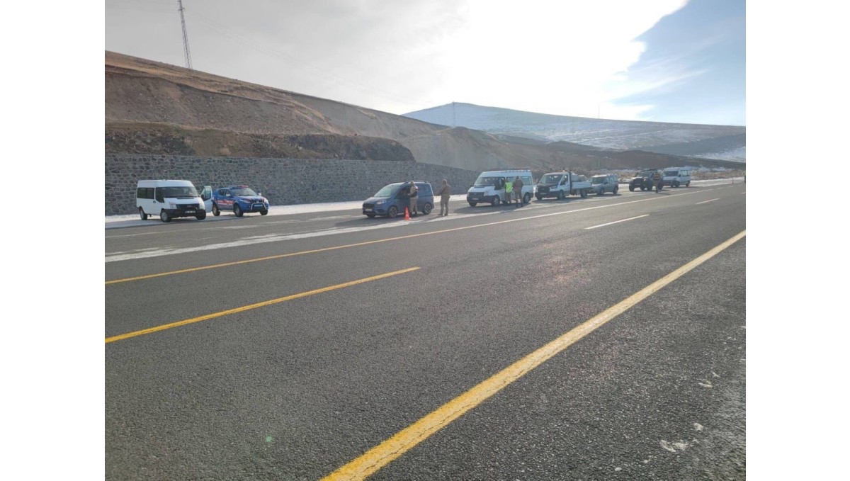 Kars'ta jandarma uygulamaları sürüyor