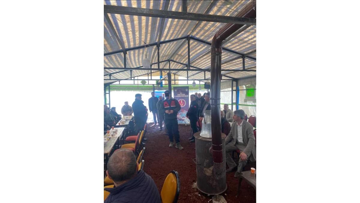 Kars'ta jandarma vatandaşları siber dolandırıcılığa karşı uyardı