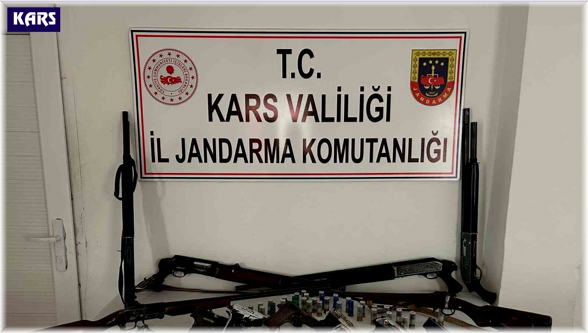 Kars'ta jandarmadan 9 ayrı adrese operasyon