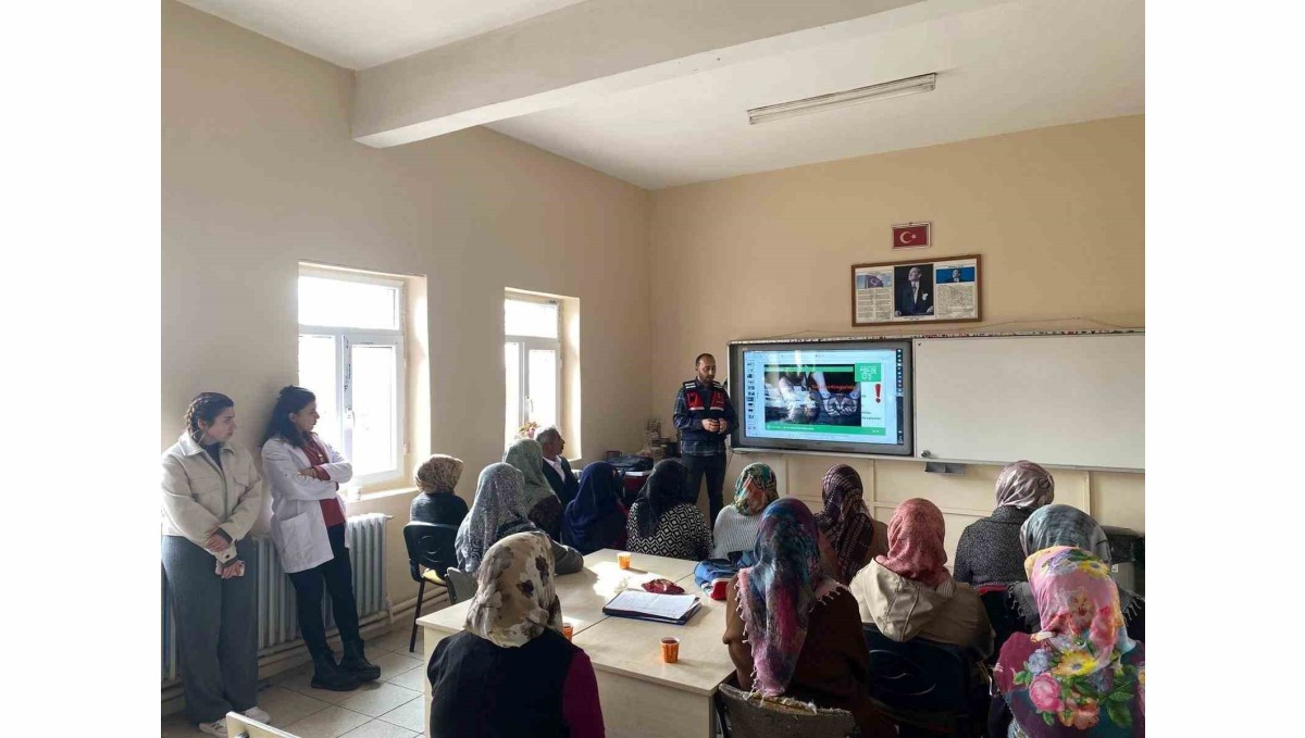 Kars'ta jandarmadan "En İyi Narkotik Polisi Anne" eğitimi