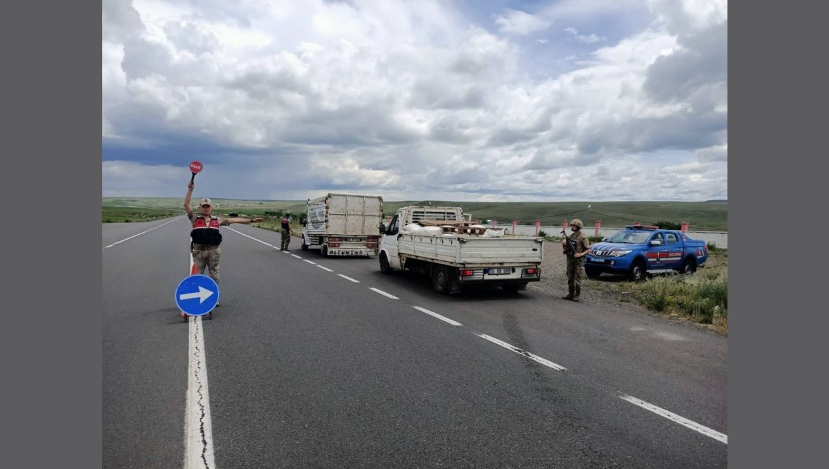 Kars'ta jandarmadan huzurlu sokaklar uygulaması