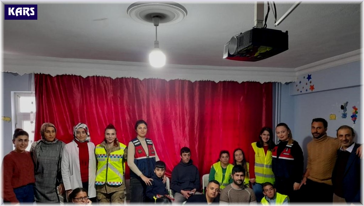 Kars'ta jandarmadan özel çocuklara anlamlı ziyaret