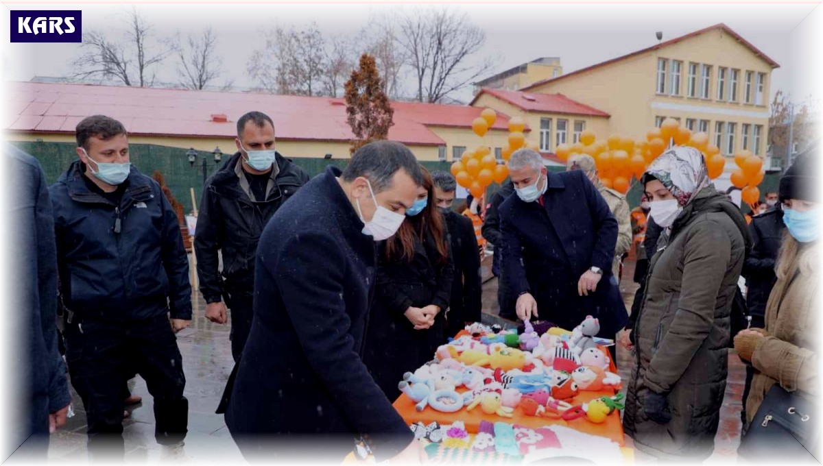 Kars'ta kadına şiddete dikkat çekildi