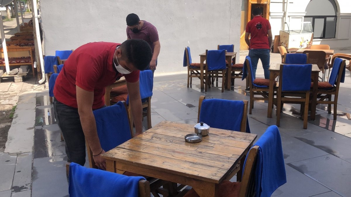 Kars'ta, kafe ve restoranlar yeniden açıldı