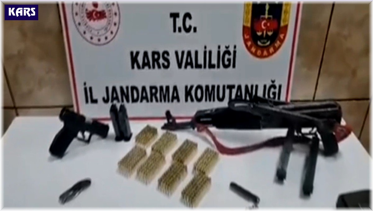Kars'ta Kalaşnikof tüfek ve tabanca ele geçirildi