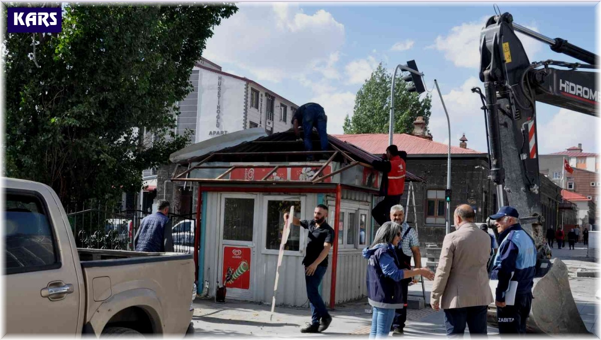 Kars'ta kaldırımlardaki büfeler kaldırılıyor