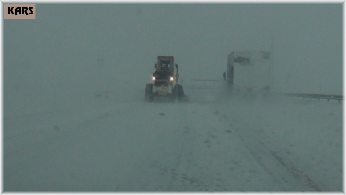 Kars'ta kapalı köy yolları açılıyor