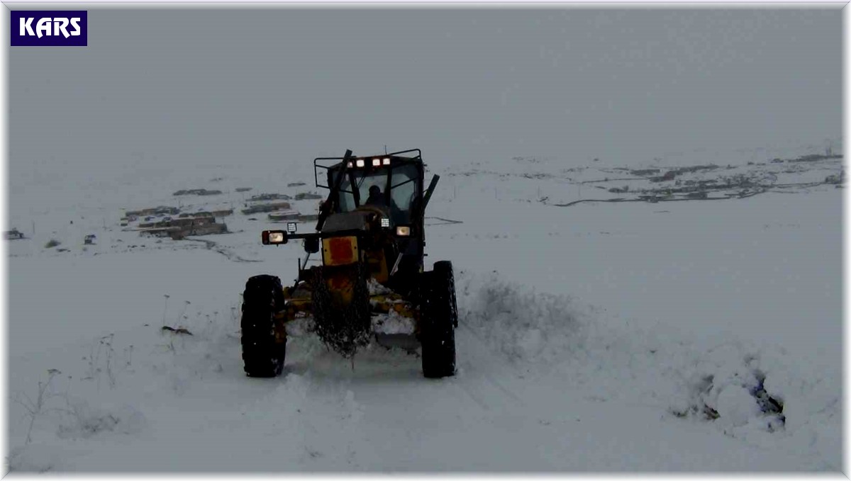 Kars'ta kar 47 köy yolunu ulaşıma kapadı