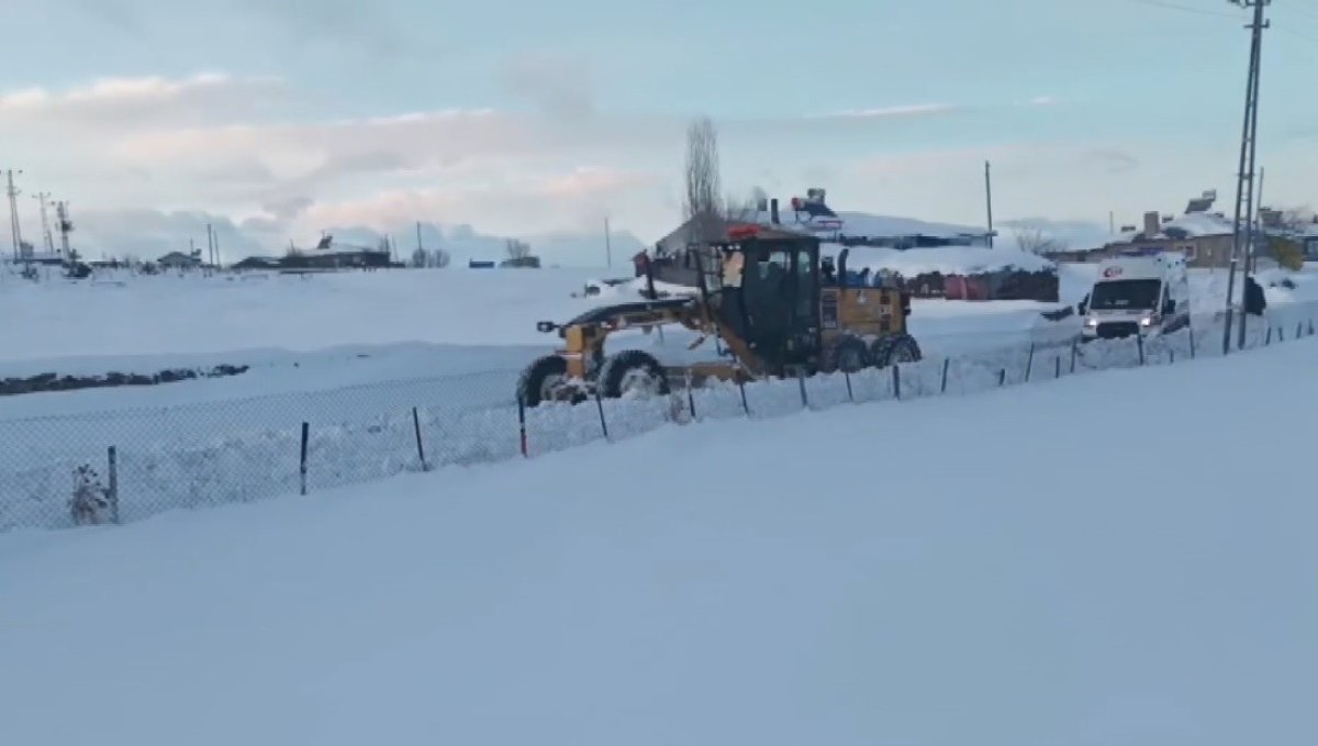 Kars'ta 'kar kaplanları'ndan hayat mesaisi
