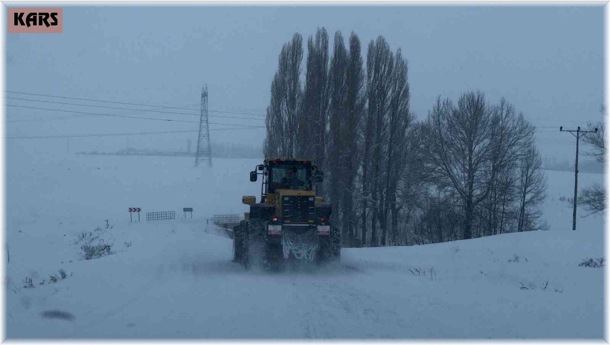 Kars'ta kar ve tipiden 65 köy yolu ulaşıma kapandı