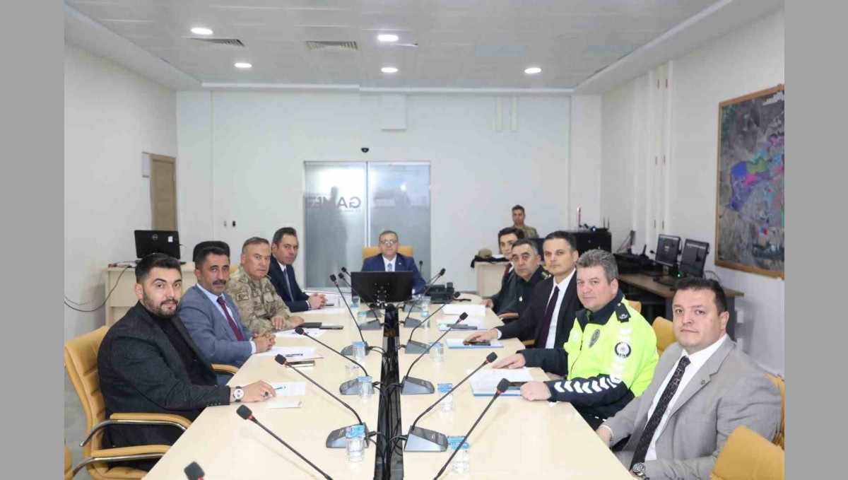 Kars'ta Karayolları Trafik Levhalarının Sadeleştirilmesi Komisyonu Toplantısı yapıldı