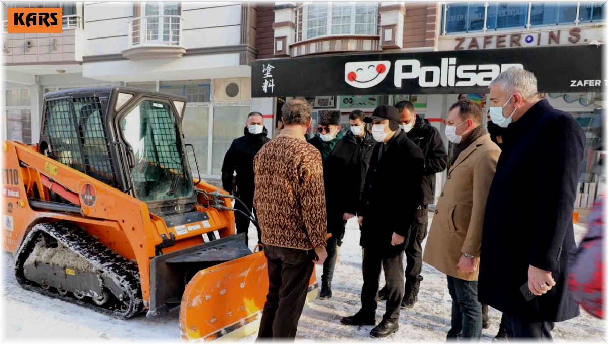 Kars'ta karla mücadele sürüyor