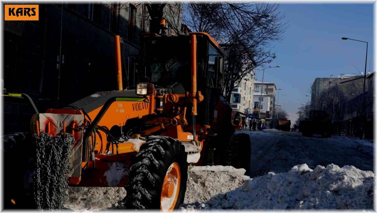 Kars'ta karla mücadele sürüyor