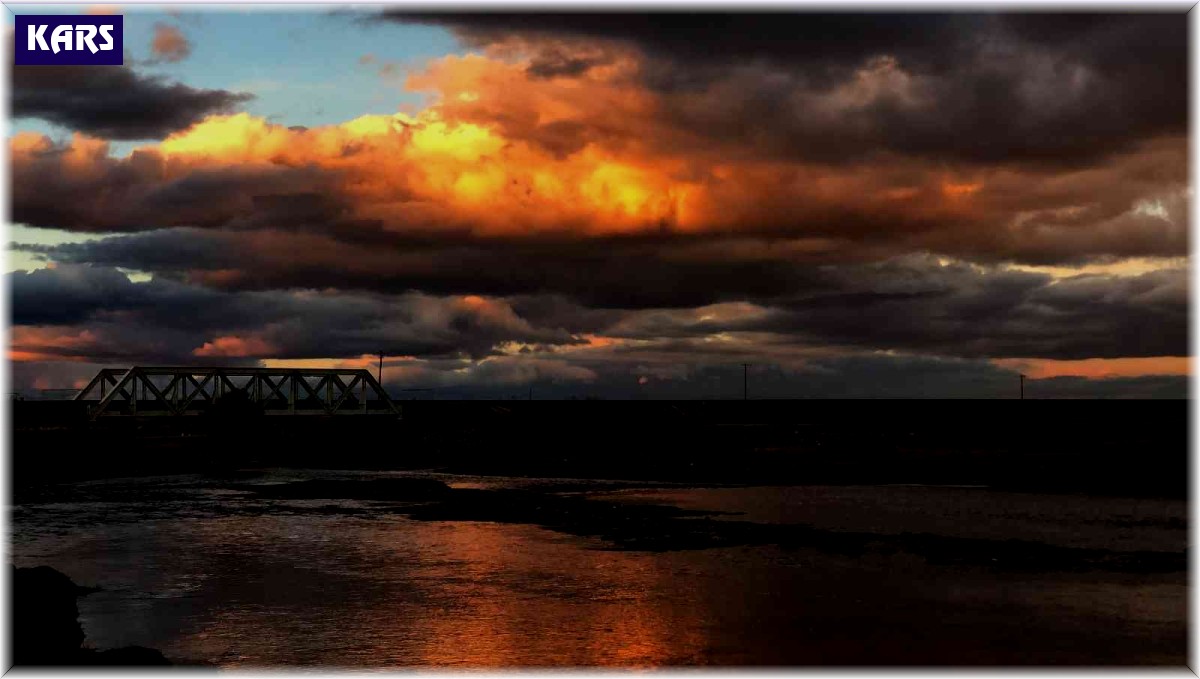 Kars'ta kartpostallık gün batımı