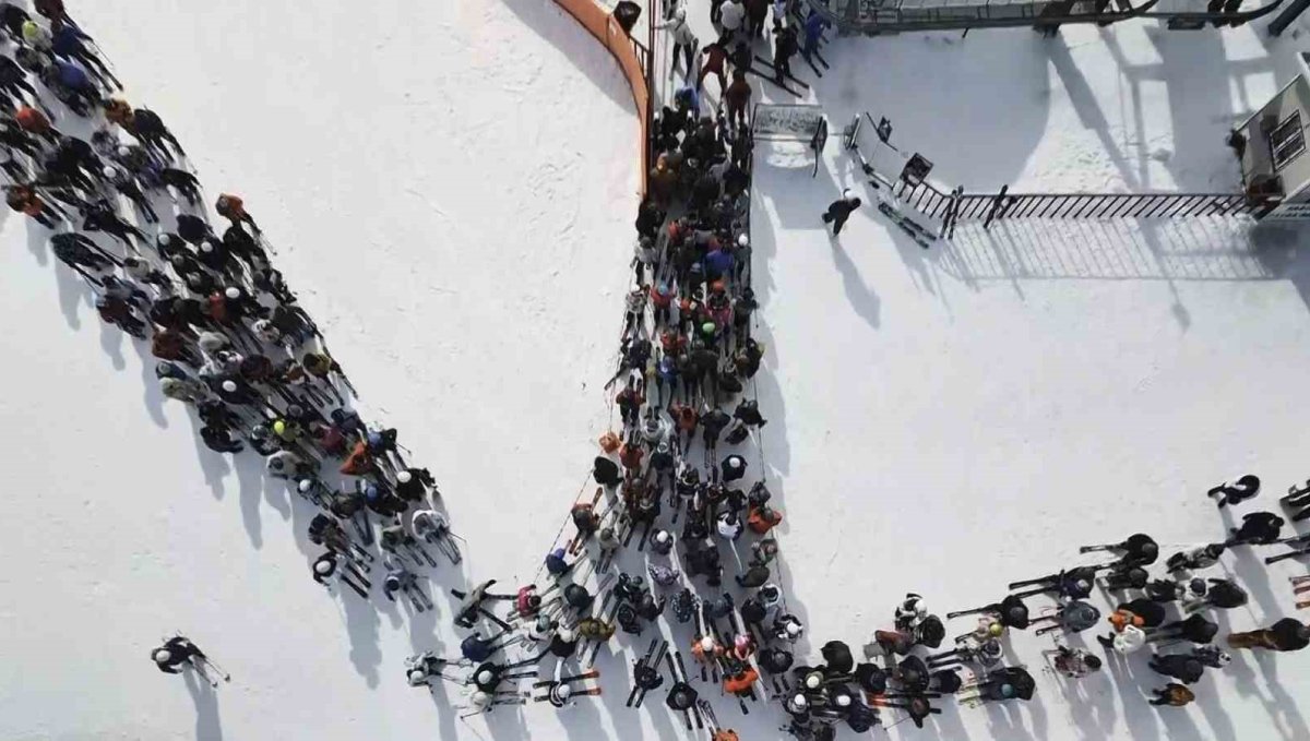 Kars'ta kayağını kapan Sarıkamış'a koştu