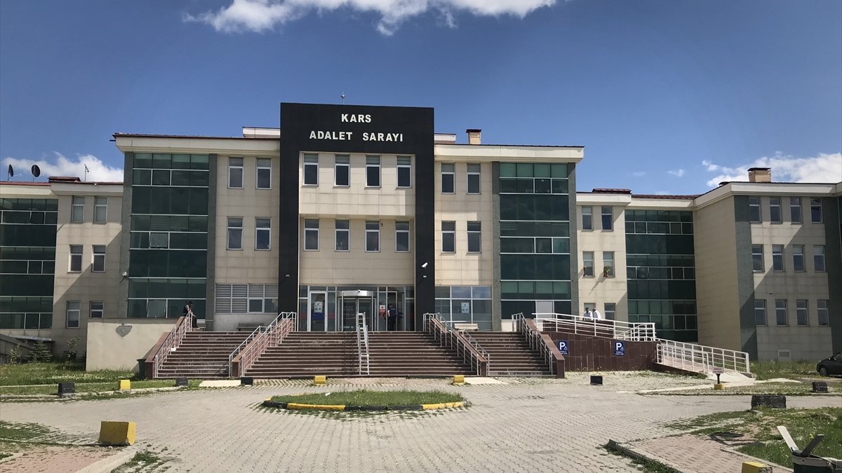 Kars'ta kendisini rahatsız eden kişiyi öldürdüğü öne sürülen genç kız tahliye edildi