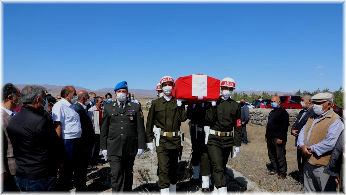 Kars'ta Kıbrıs gazisi son yolculuğuna uğurlandı