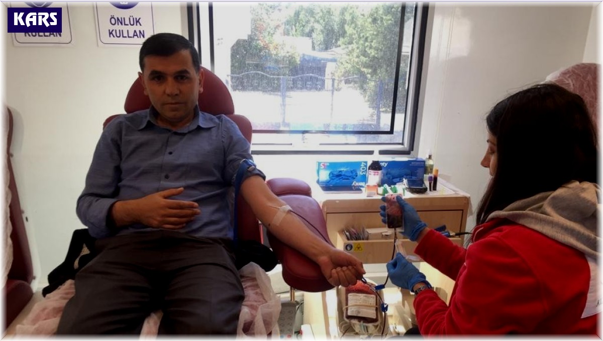 Kars'ta Kızılay'a kan bağışı