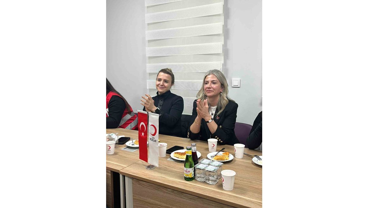 Kars'ta Kızılay'dan üniversite öğrencilerine "Anne Eli" iftarı