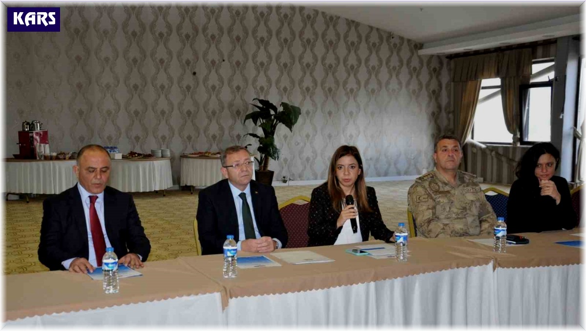 Kars'ta kolluk kuvvetlerine temel haklar eğitimi veriliyor