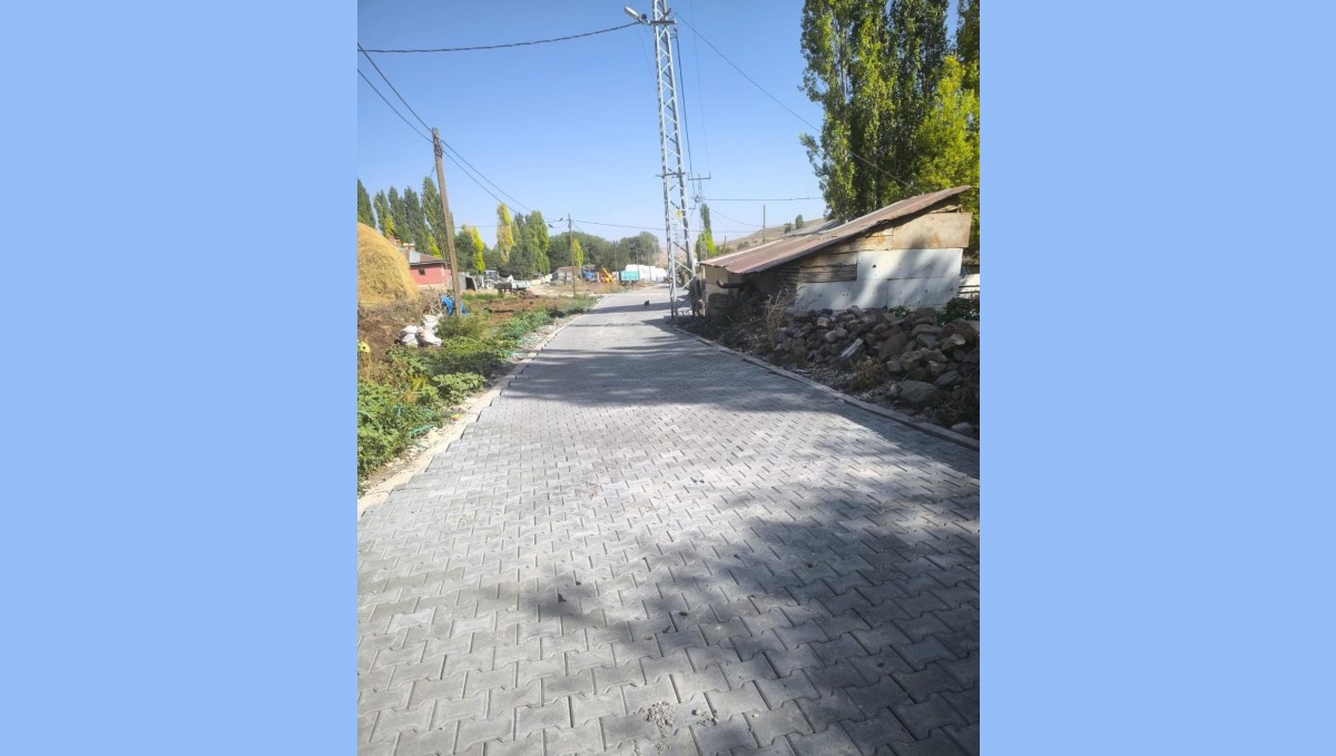 Kars'ta köy yolları yapımı kış öncesi tamamlanıyor