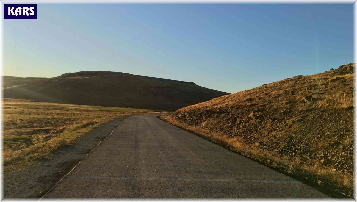 Kars'ta köy yollarının yapımı sürüyor