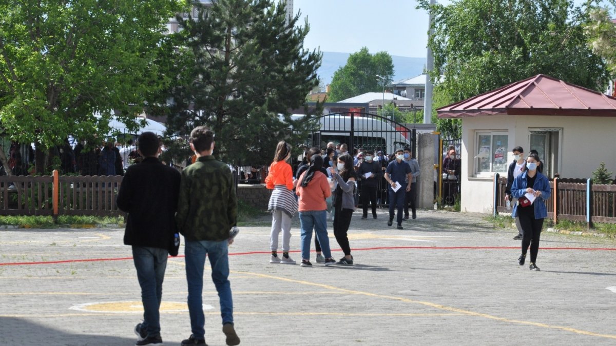 Kars'ta LGS heyecanı