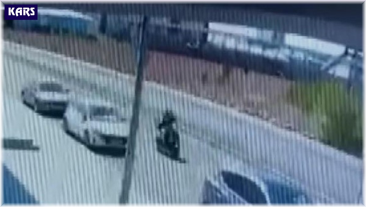 Kars'ta MHP'li belediye başkanın kardeşinin aracının kurşunlanması güvenlik kamerasında