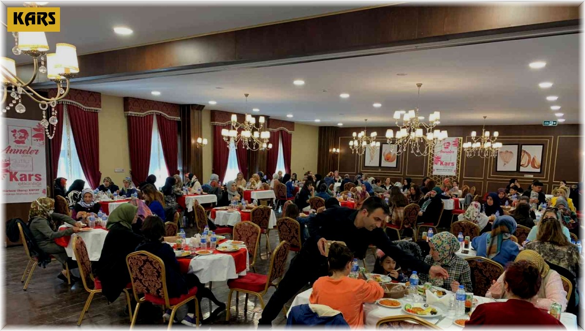 Kars'ta muhtar mahalleli kadınlarla buluştu