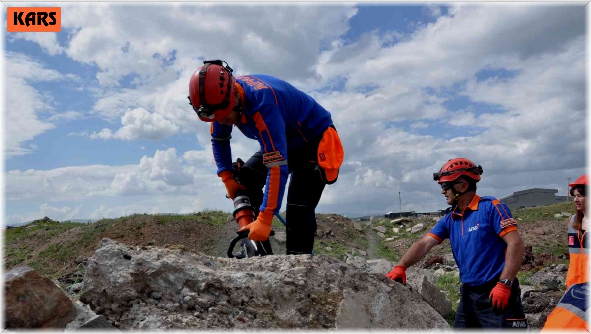 Kars'ta nefesleri kesen deprem tatbikatı