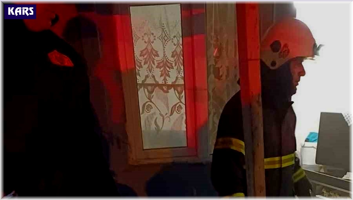 Kars'ta ocak üstünde unutulan tencere itfaiyeyi alarm geçirdi