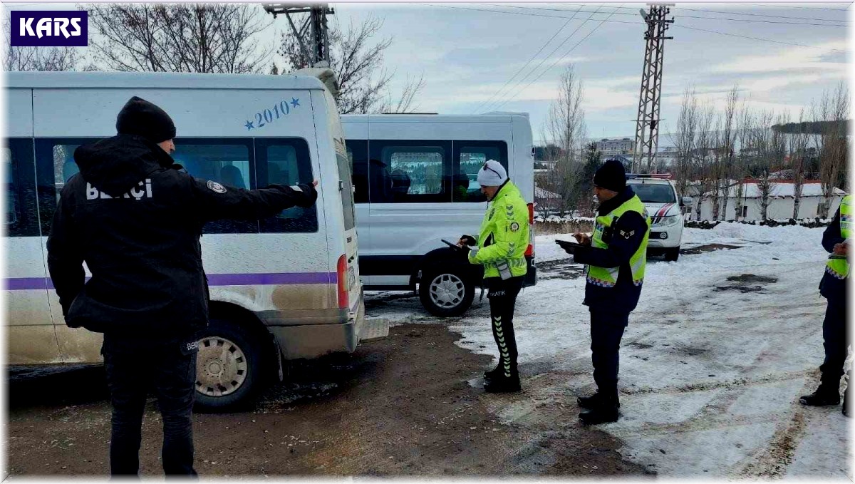 Kars'ta öğrenci servisleri denetleniyor