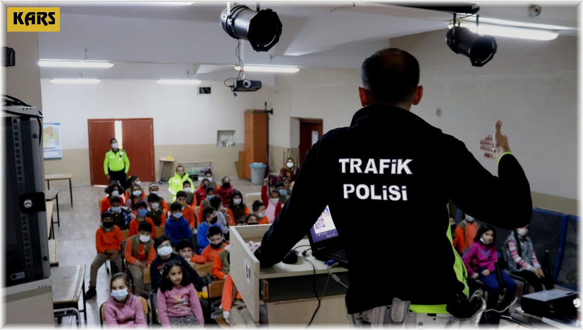 Kars'ta öğrencilere genel trafik eğitimi veriliyor