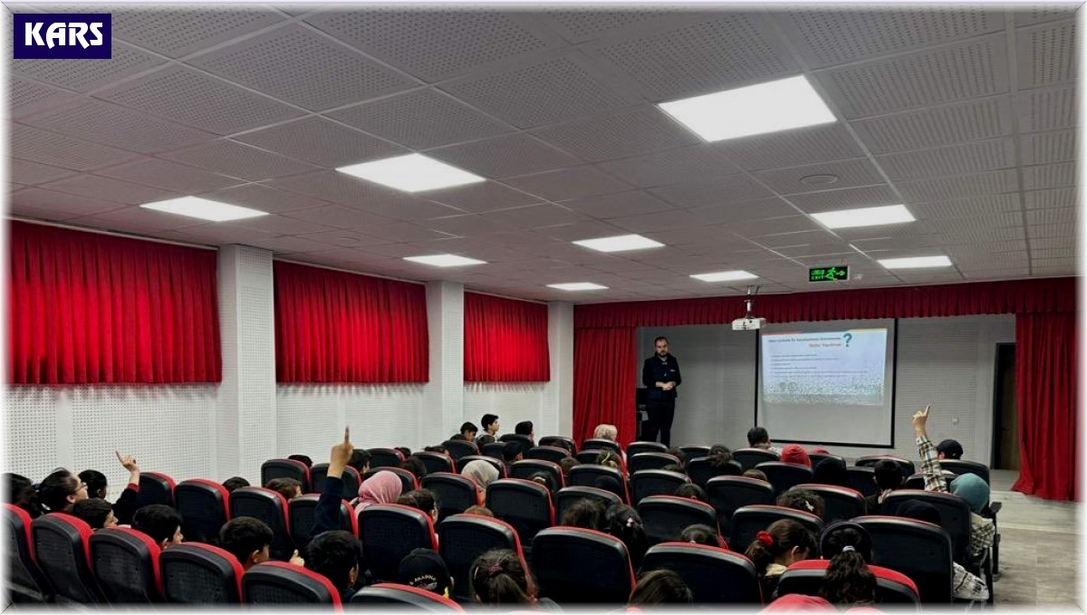 Kars'ta öğrencilere siber suçlar anlatıldı