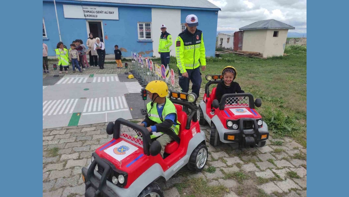 Kars'ta öğrencilere yönelik trafik eğitimi verildi