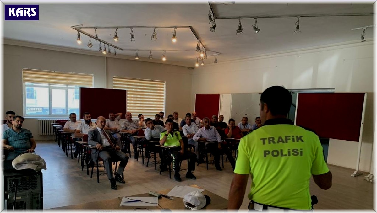 Kars'ta okul servisi şoförleri bilgilendirildi