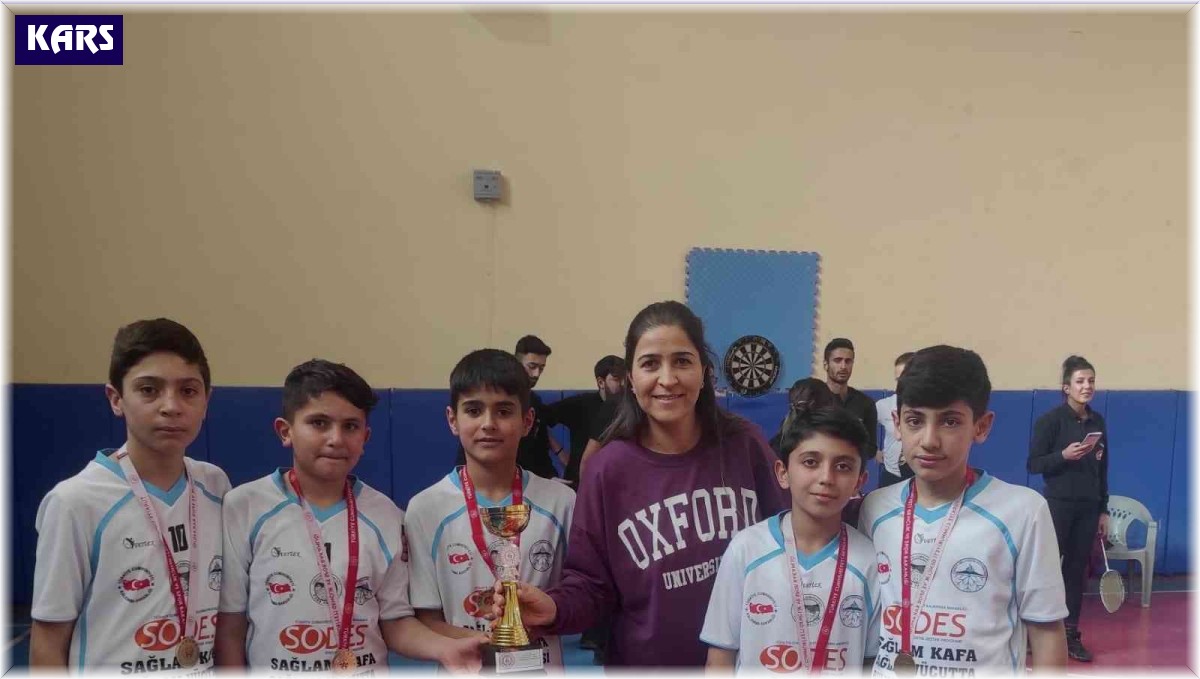 Kars'ta okullar arası Badiminton turnuvası sona erdi