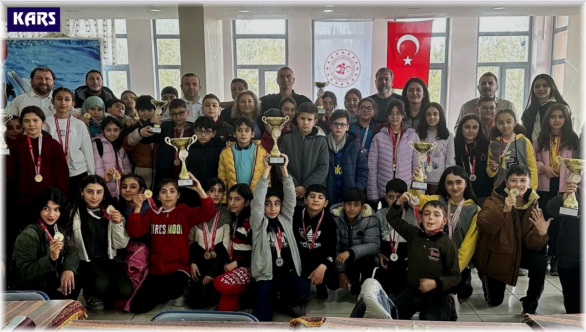 Kars'ta okullar arası satranç turnuvası sona erdi