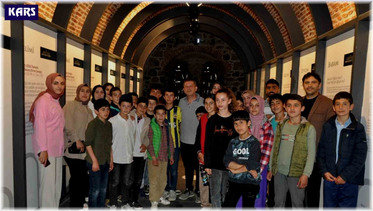 Kars'ta ortaöğretim öğrencileri tarihi yerinde öğreniyor