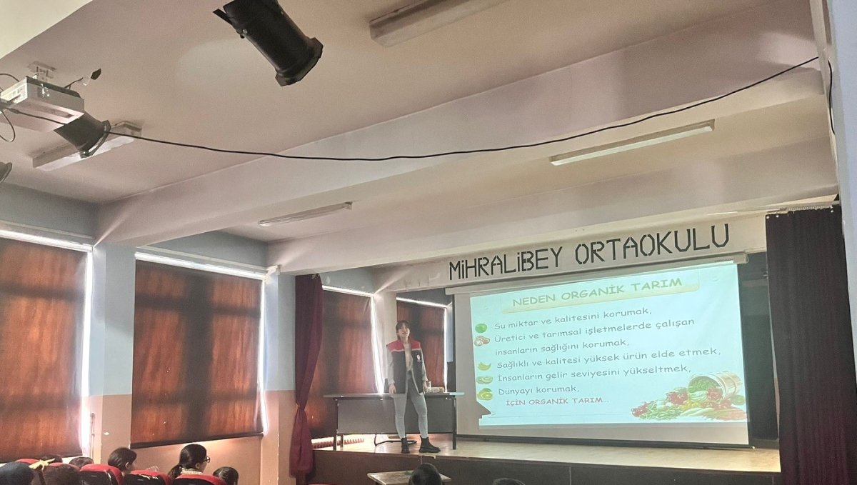 Kars'ta ortaokul öğrencilerine organik tarım eğitimi verildi