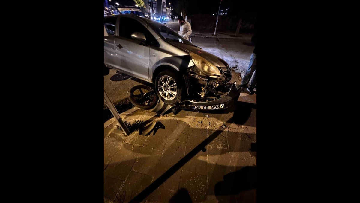 Kars'ta otomobil ile motosiklet çarpıştı