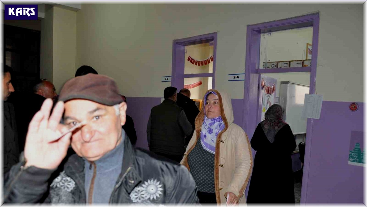 Kars'ta oy kullanma işlemi başladı