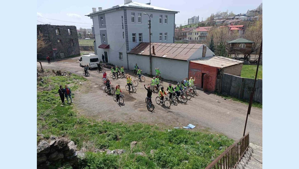 Kars'ta pedallar sağlıklı yaşam için çevrildi