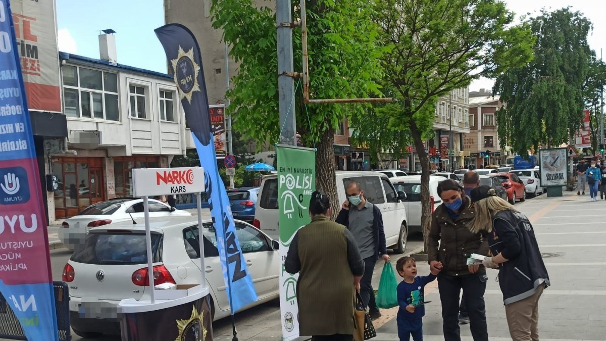 Kars'ta polis anne ve anne adaylarını bilgilendirdi
