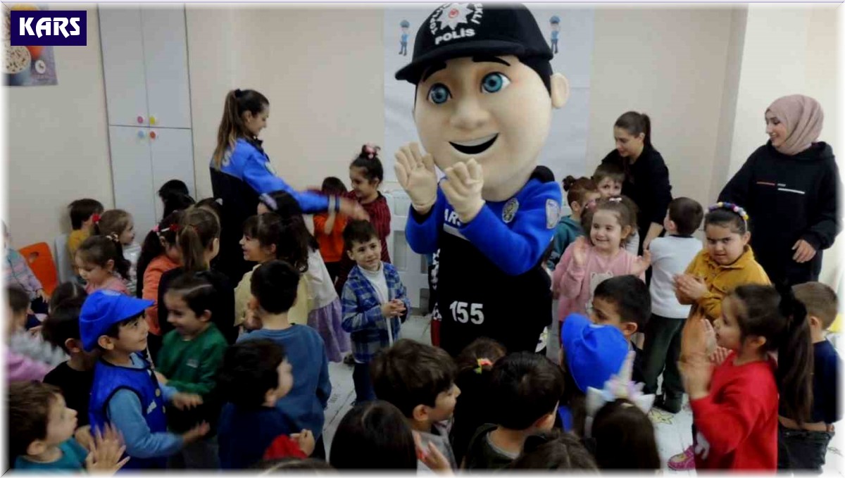 Kars'ta polis çocukları bilgilendirdi