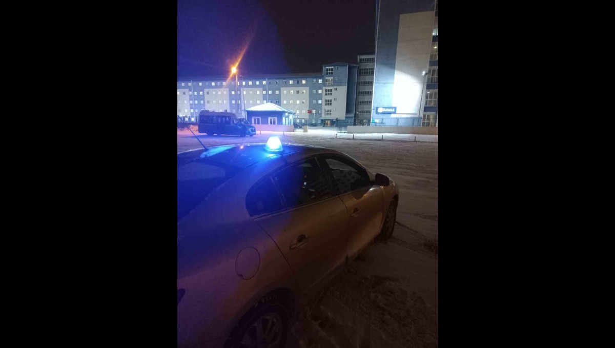 Kars'ta polis ekiplerinden yurt çevresinde güvenlik uygulaması