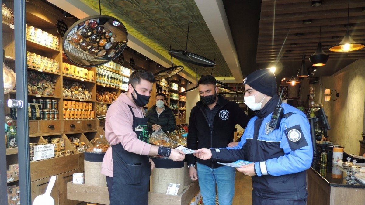 Kars'ta polis esnafı bilgilendiriyor